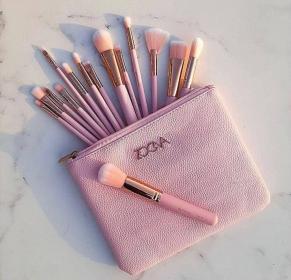 مجموعة من 15 فرشاة Zoeva Professional مع مجموعة